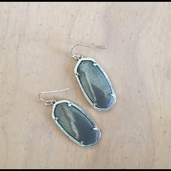 Kendra Scott Jewelry - Kendra Scott ! Pyrite gold granite earrings